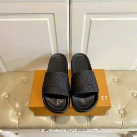 Picture of Louis Vuitton Slippers _SKULVsz38-45Y0139337
